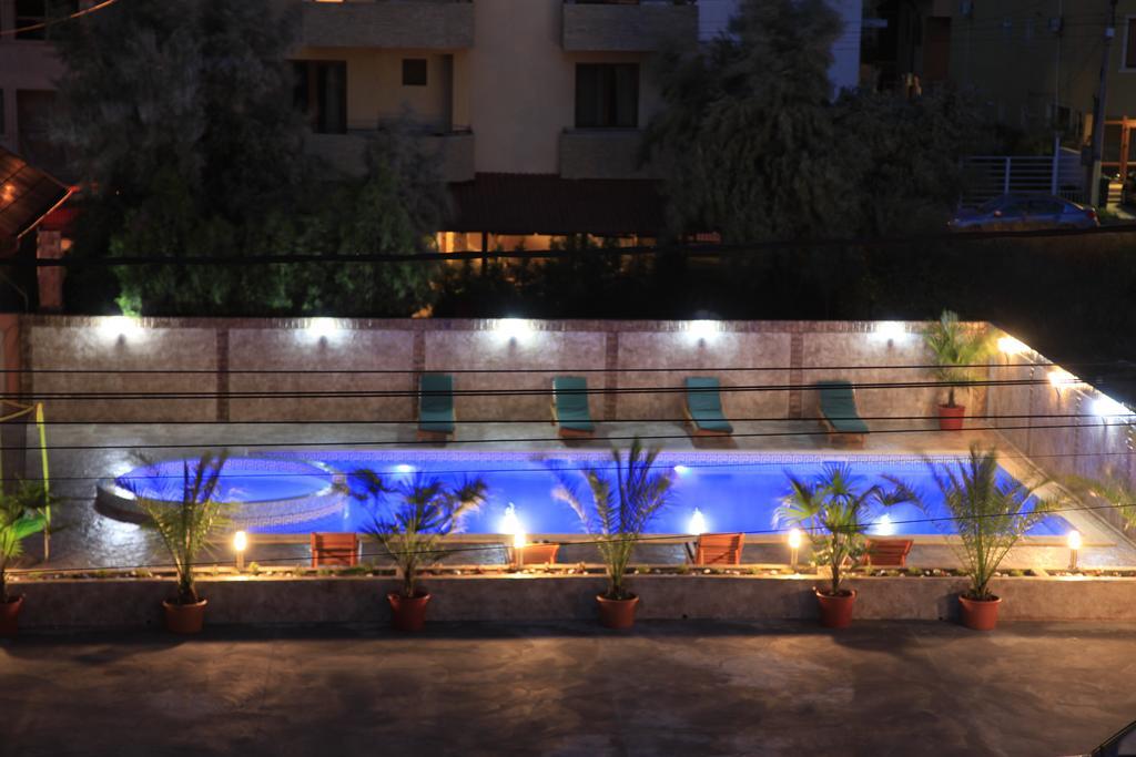 Hotel Cristal Navodari Bagian luar foto